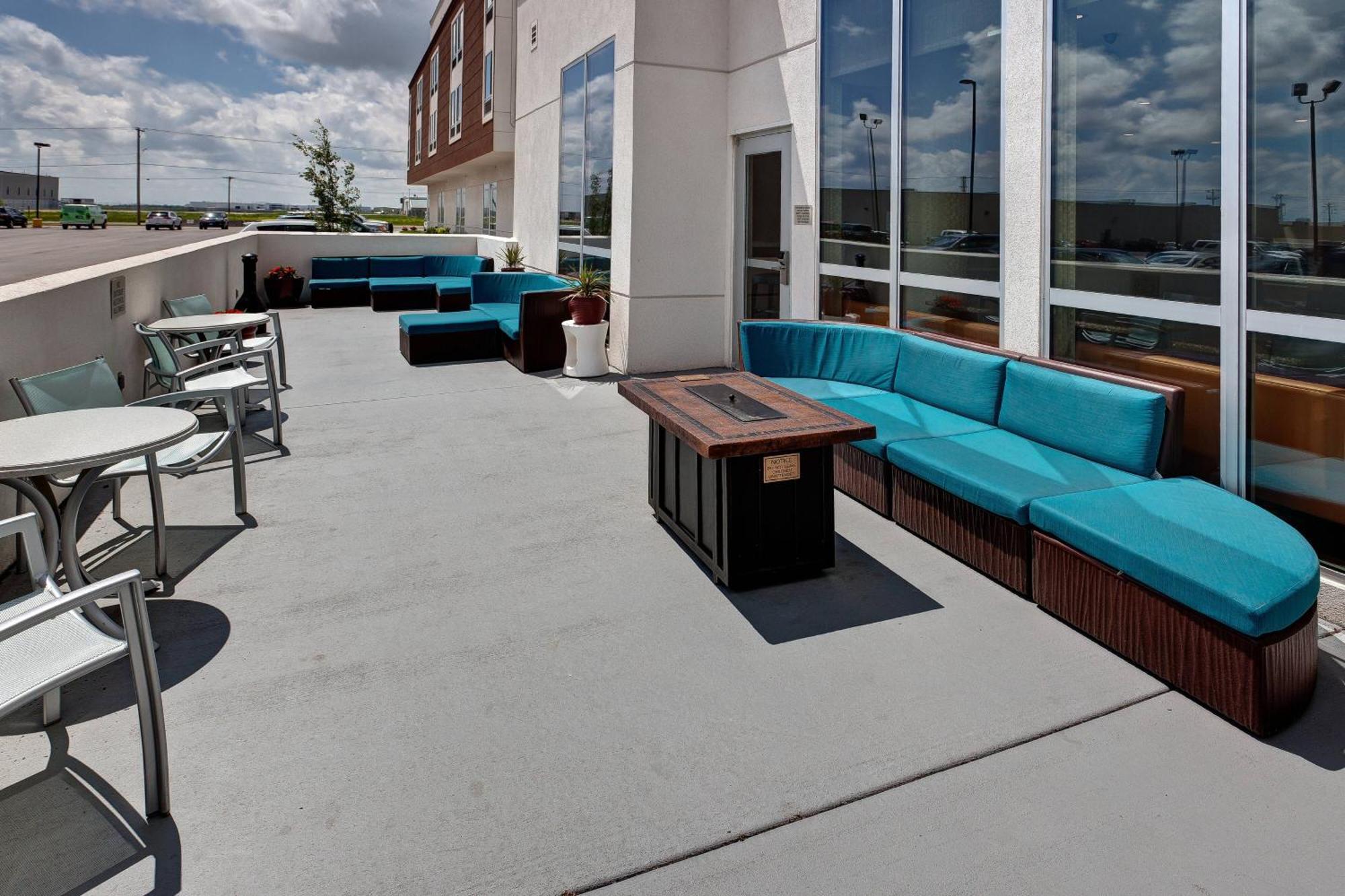 Springhill Suites By Marriott Wichita Airport Экстерьер фото