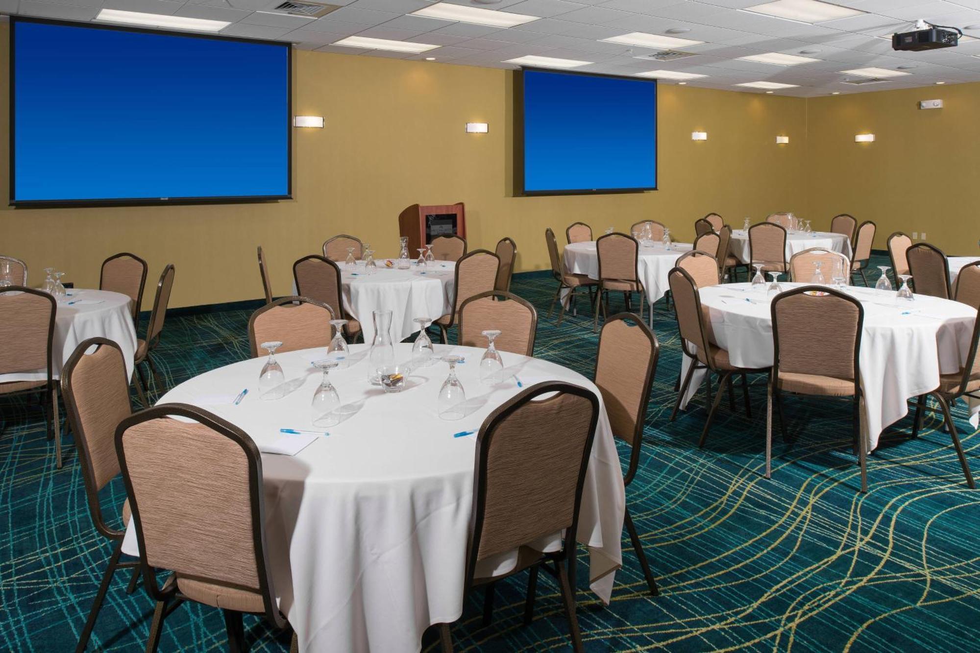 Springhill Suites By Marriott Wichita Airport Экстерьер фото