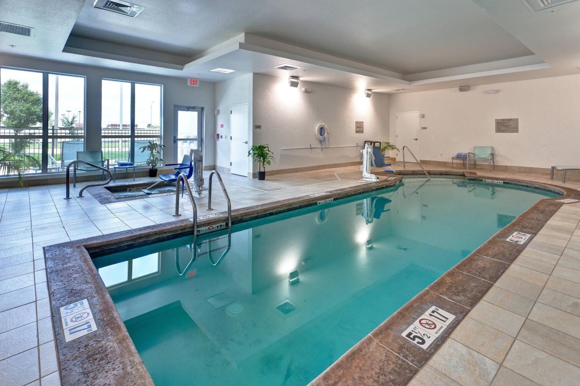 Springhill Suites By Marriott Wichita Airport Экстерьер фото