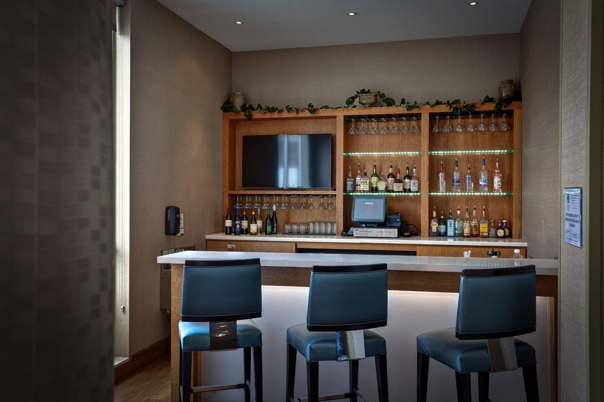 Springhill Suites By Marriott Wichita Airport Экстерьер фото