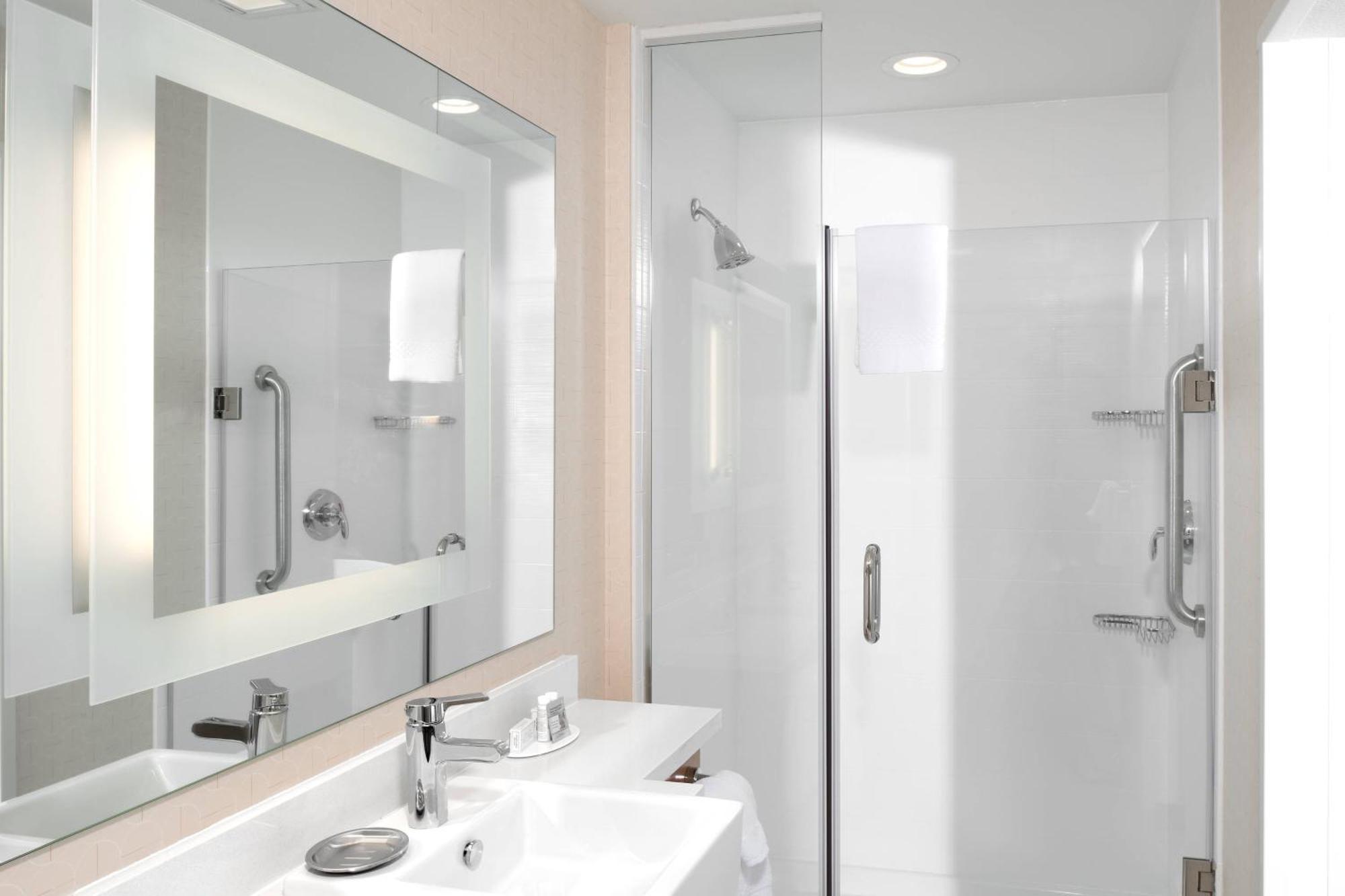 Springhill Suites By Marriott Wichita Airport Экстерьер фото