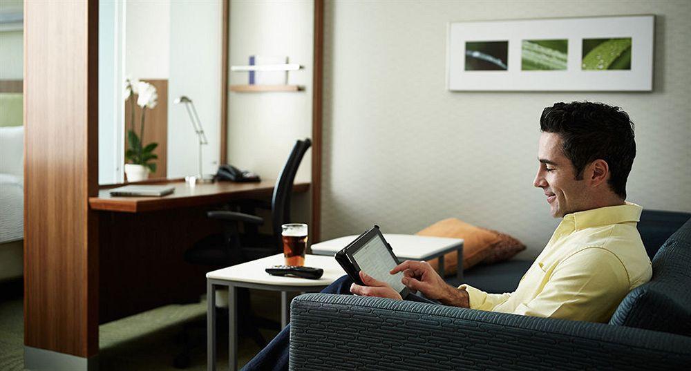 Springhill Suites By Marriott Wichita Airport Экстерьер фото
