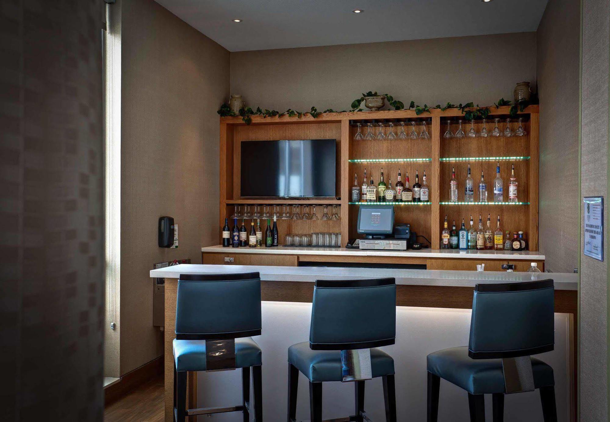 Springhill Suites By Marriott Wichita Airport Экстерьер фото